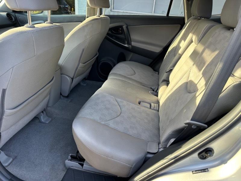 Toyota RAV4 Base I4 2WD 2012