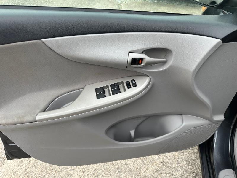 Toyota Corolla LE 4-Speed AT 2013