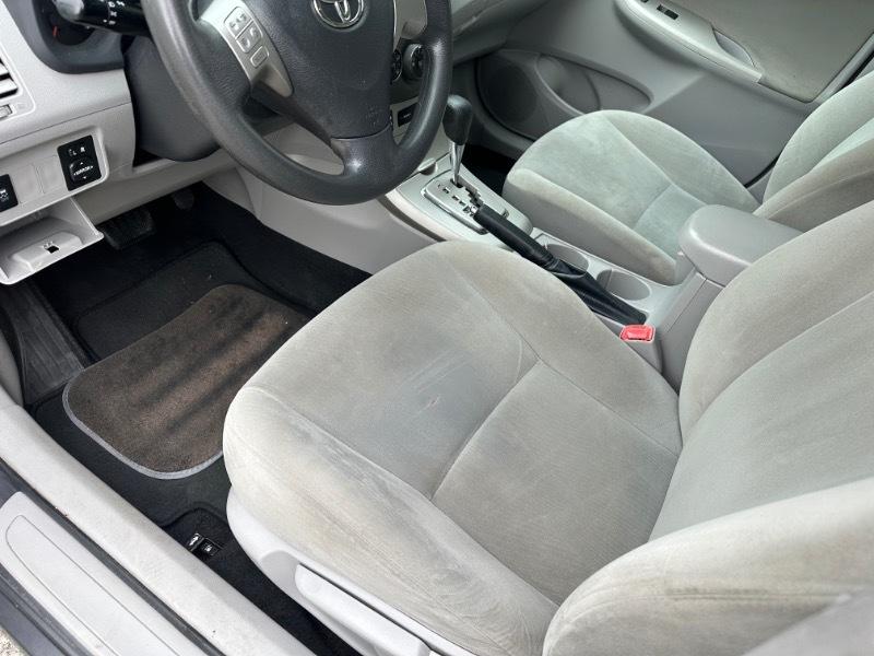 Toyota Corolla LE 4-Speed AT 2013