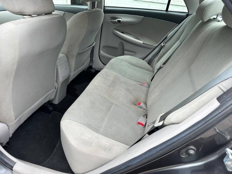 Toyota Corolla LE 4-Speed AT 2013