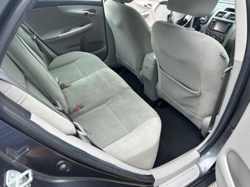 Toyota Corolla LE 4-Speed AT 2013