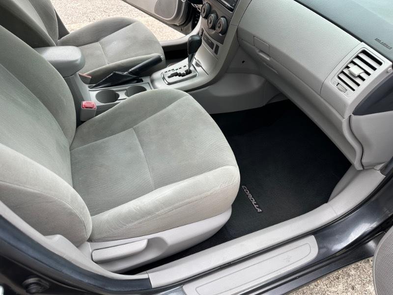 Toyota Corolla LE 4-Speed AT 2013