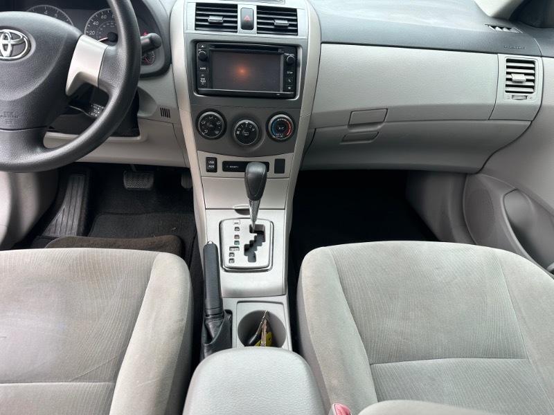 Toyota Corolla LE 4-Speed AT 2013