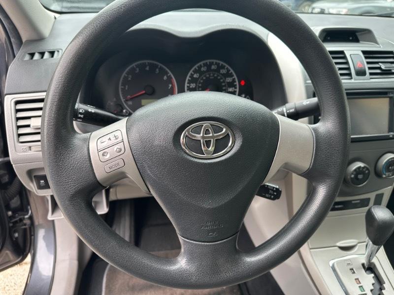 Toyota Corolla LE 4-Speed AT 2013