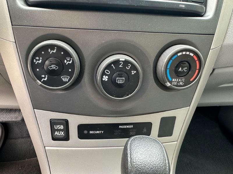 Toyota Corolla LE 4-Speed AT 2013