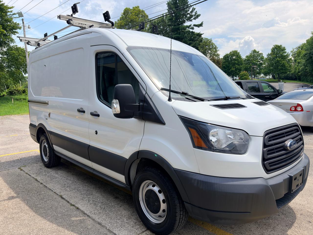 Ford Transit 250 Van Med. Roof w/Sliding Pass. 130-in. WB 2018