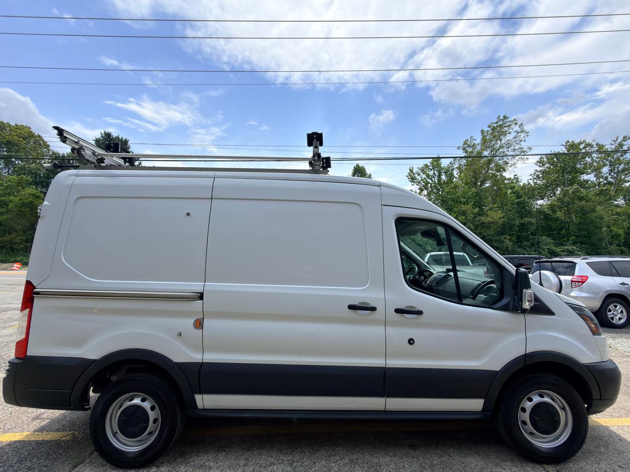 Ford Transit 250 Van Med. Roof w/Sliding Pass. 130-in. WB 2018