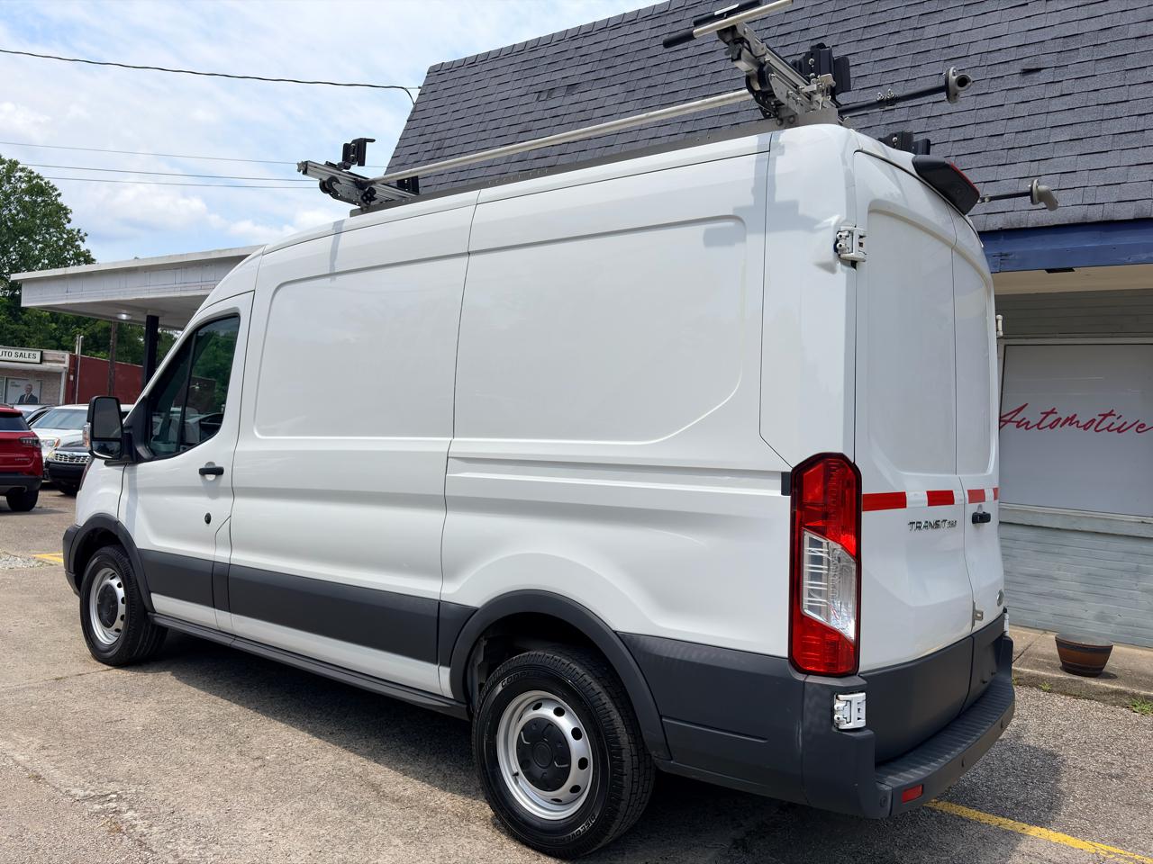 Ford Transit 250 Van Med. Roof w/Sliding Pass. 130-in. WB 2018