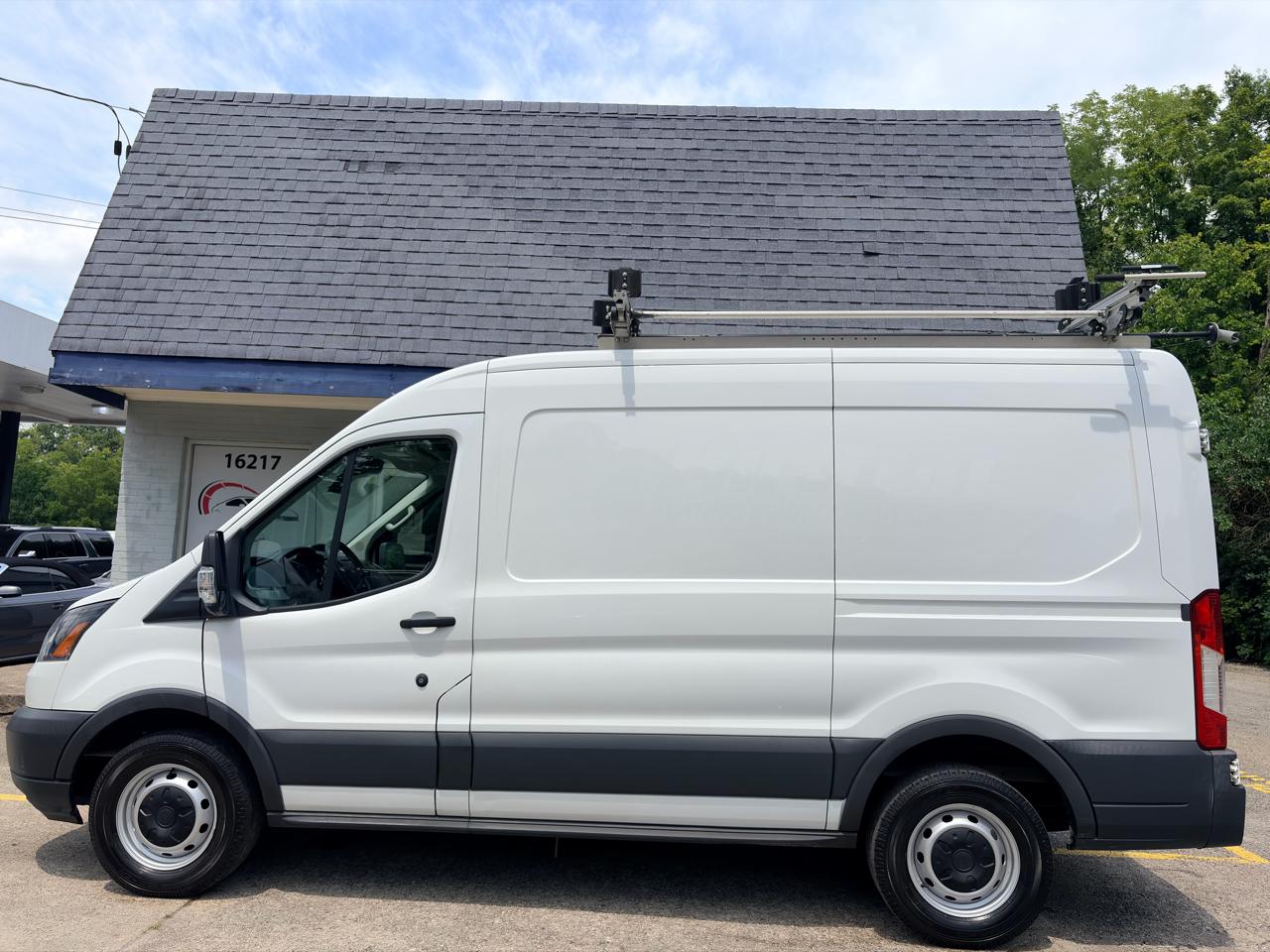 Ford Transit 250 Van Med. Roof w/Sliding Pass. 130-in. WB 2018