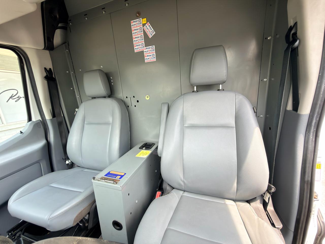 Ford Transit 250 Van Med. Roof w/Sliding Pass. 130-in. WB 2018