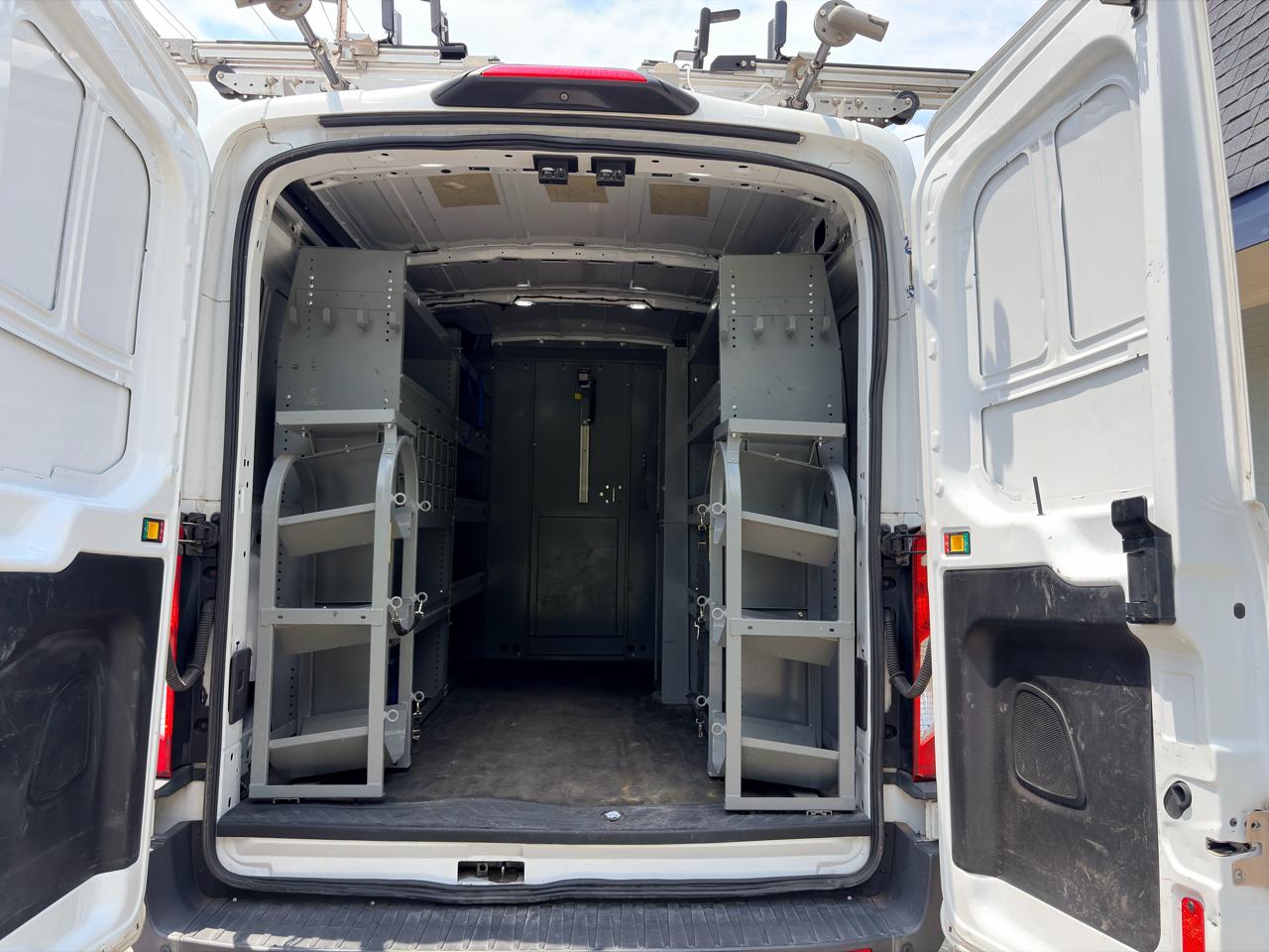 Ford Transit 250 Van Med. Roof w/Sliding Pass. 130-in. WB 2018