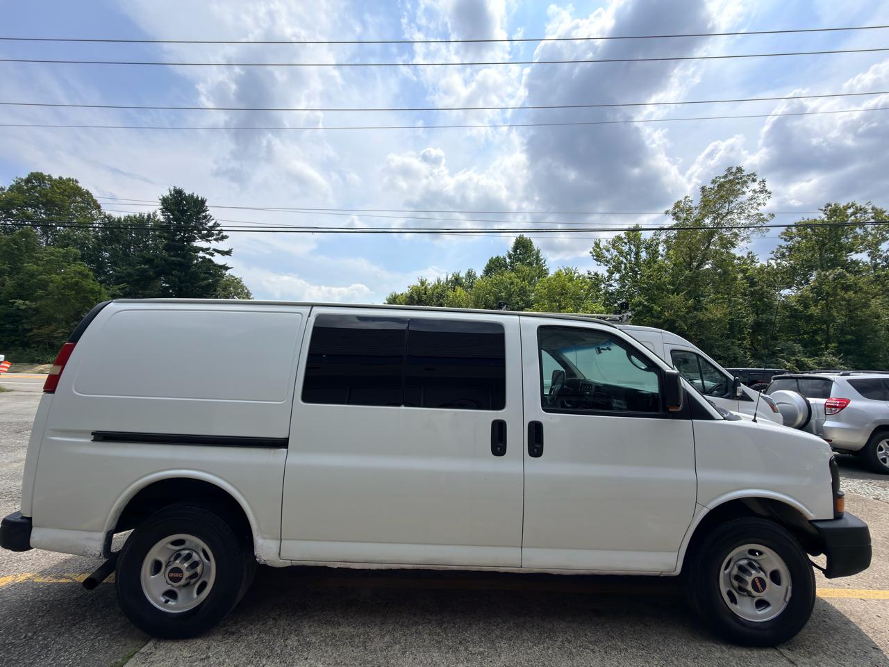 GMC Savana G2500 Cargo 2010