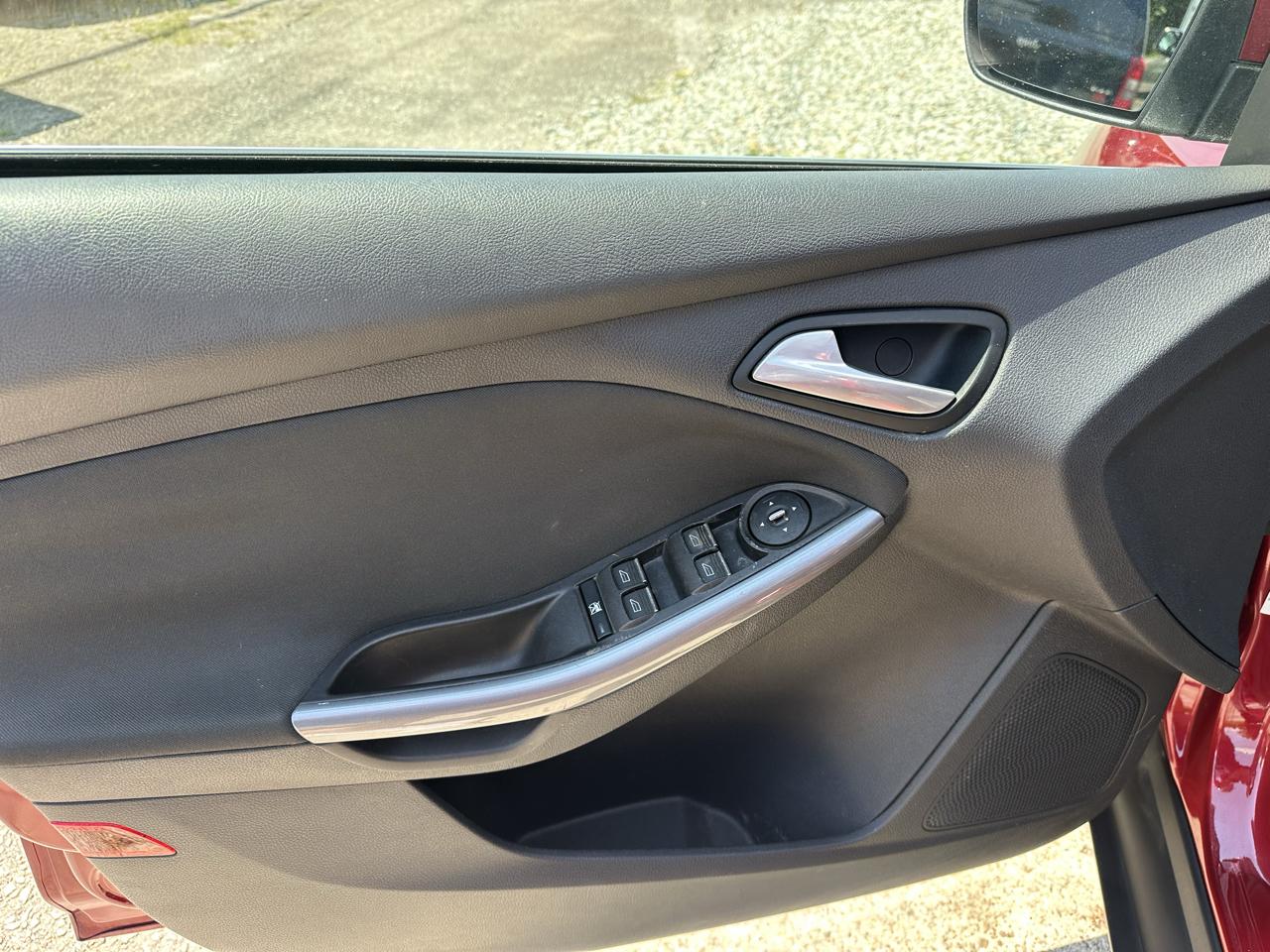 Ford Focus Titanium Hatch 2014