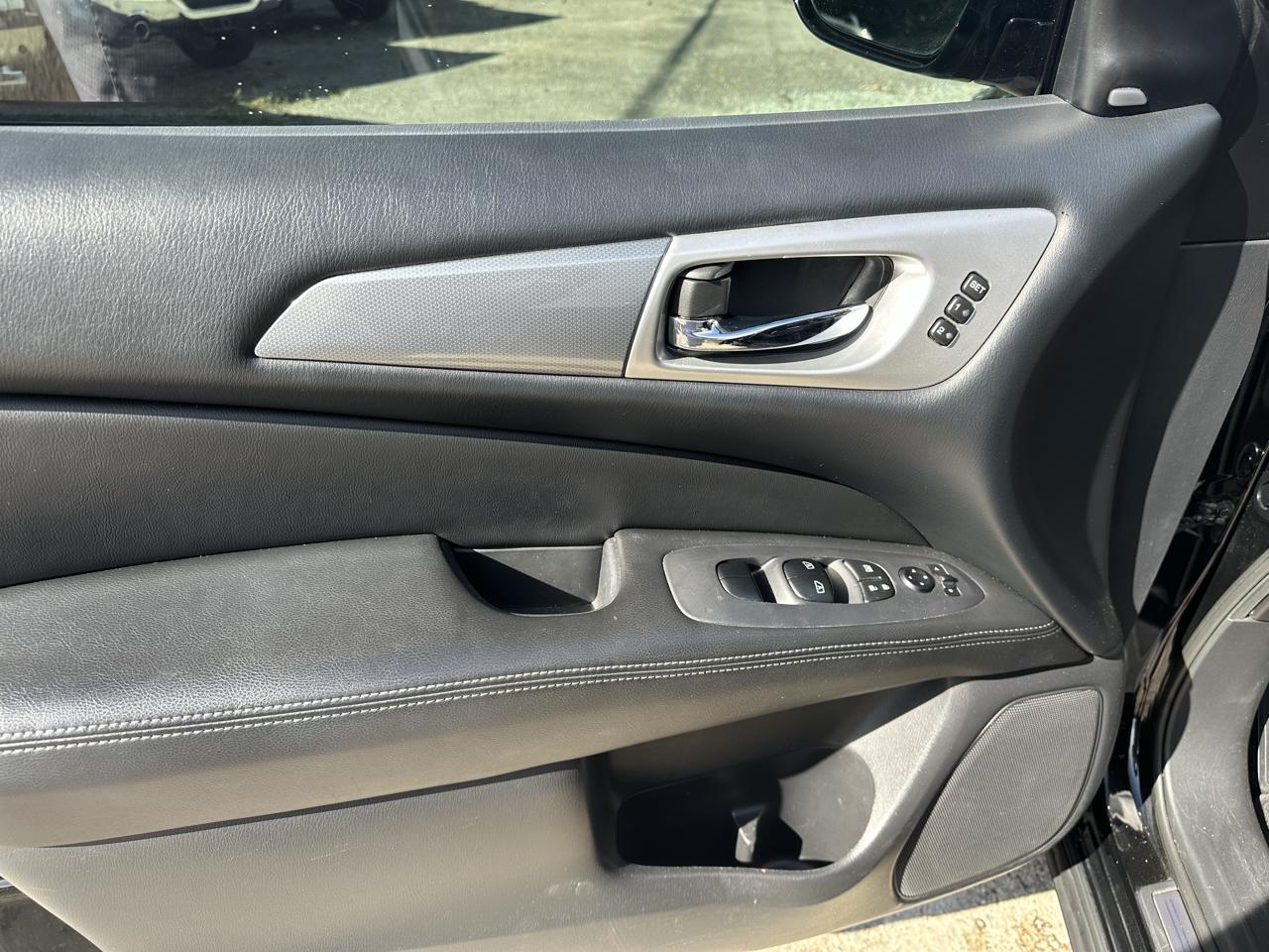 Nissan Pathfinder Platinum 4WD 2017