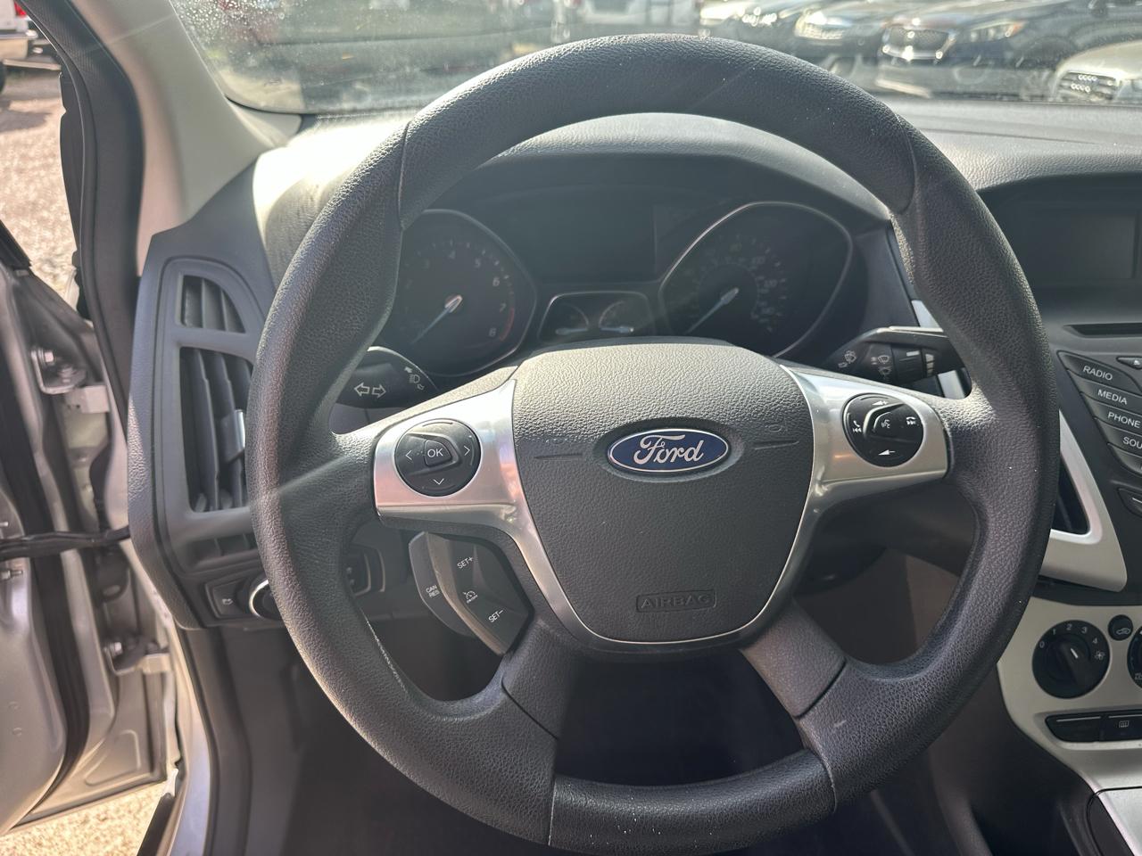 Ford Focus SE Sedan 2014