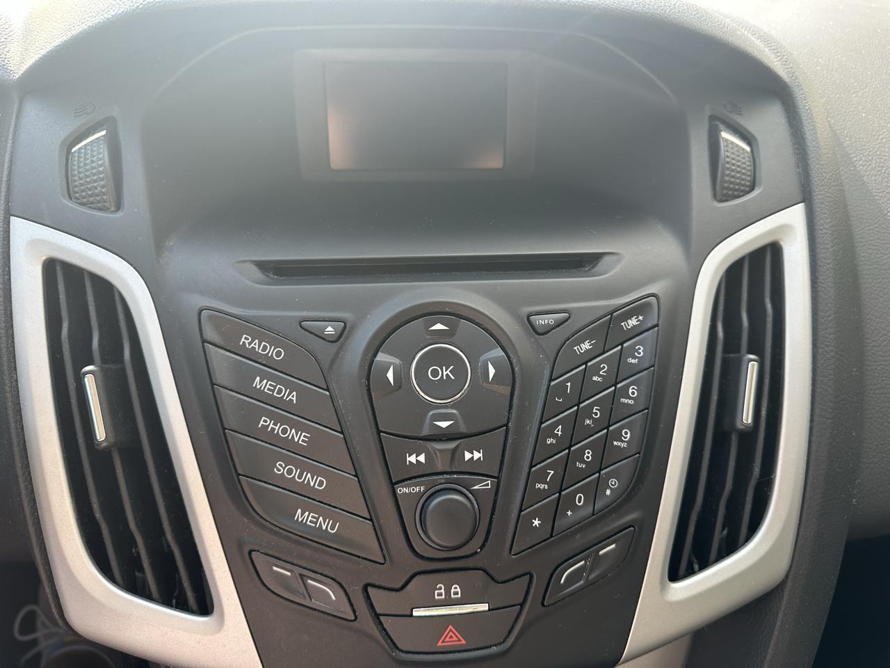 Ford Focus SE Sedan 2014
