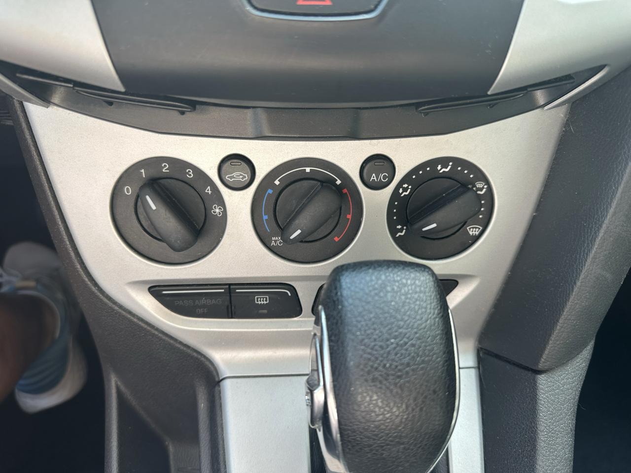 Ford Focus SE Sedan 2014