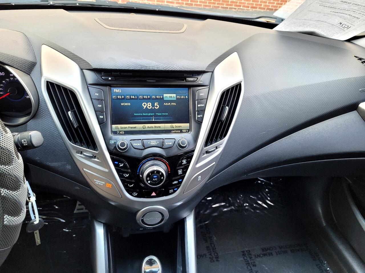 Hyundai Veloster Base 2013 Hyundai Veloster Base 2013