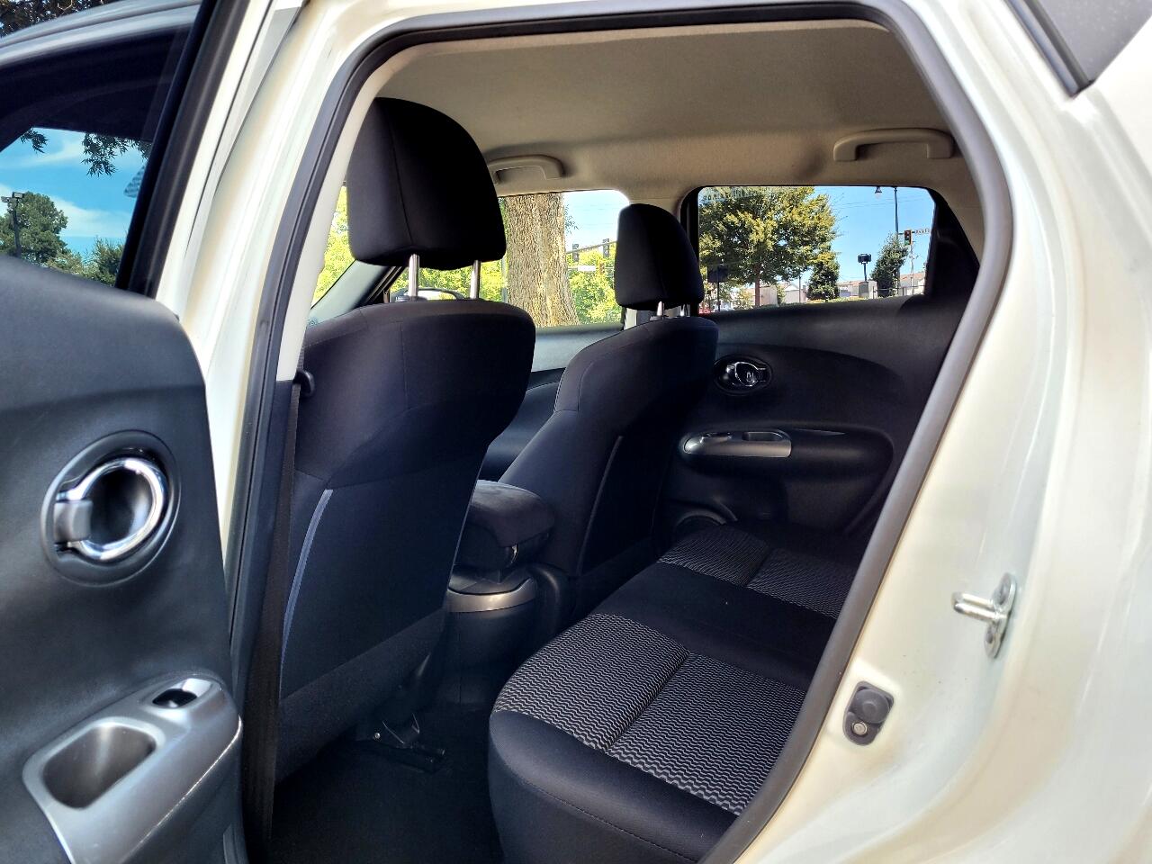 Nissan Juke S FWD 2015 Nissan Juke S FWD 2015