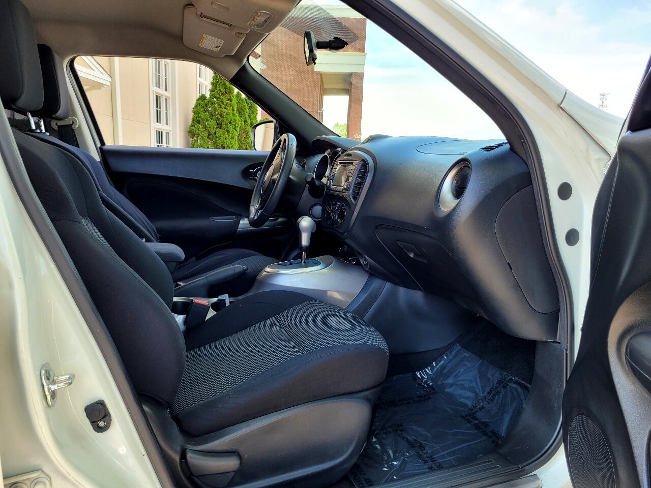 Nissan Juke S FWD 2015 Nissan Juke S FWD 2015