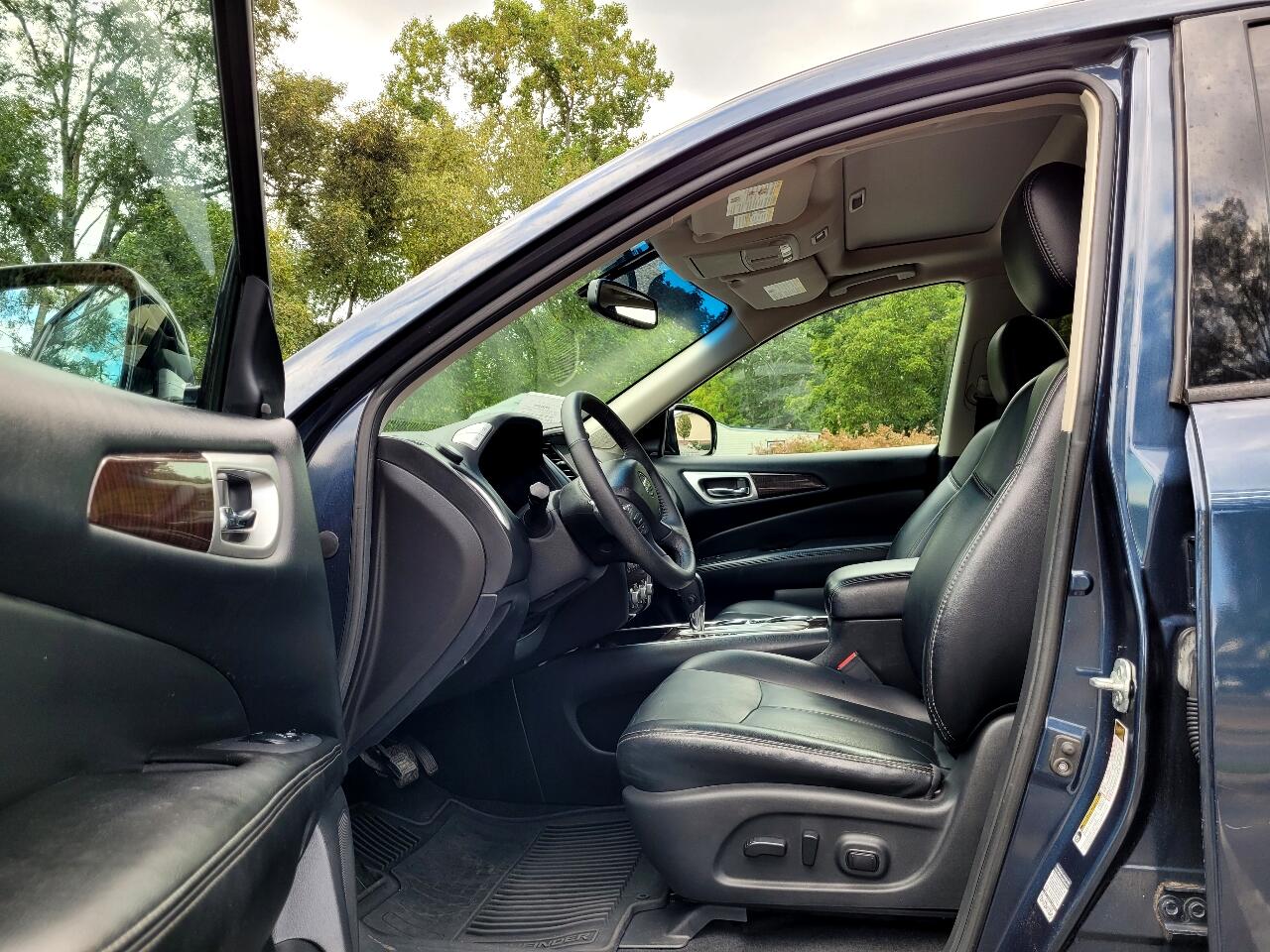 Nissan Pathfinder SV 2WD 2015 Nissan Pathfinder SV 2WD 2015