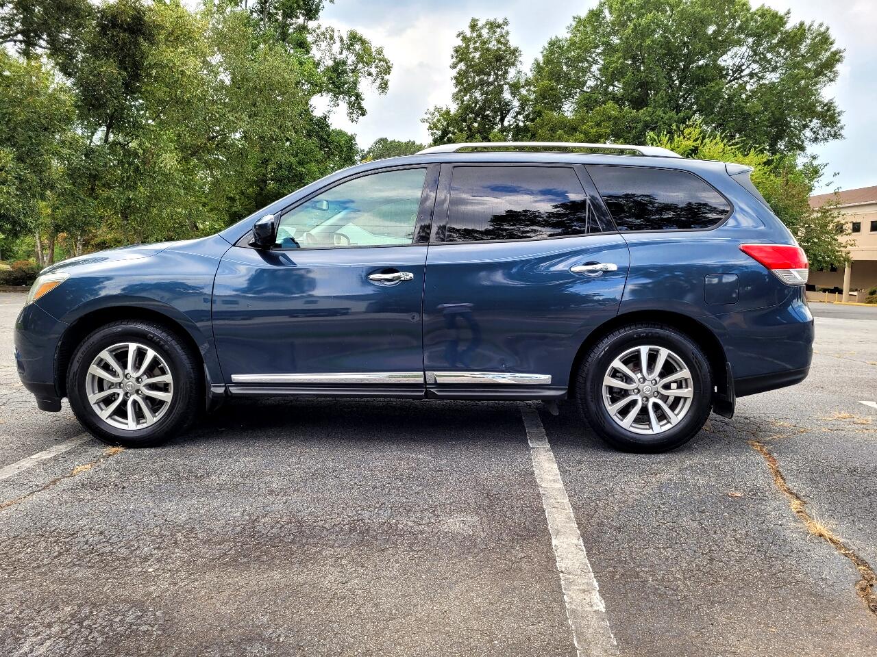 Nissan Pathfinder SV 2WD 2015 Nissan Pathfinder SV 2WD 2015