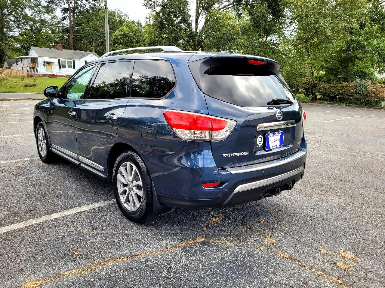 Nissan Pathfinder SV 2WD 2015 Nissan Pathfinder SV 2WD 2015