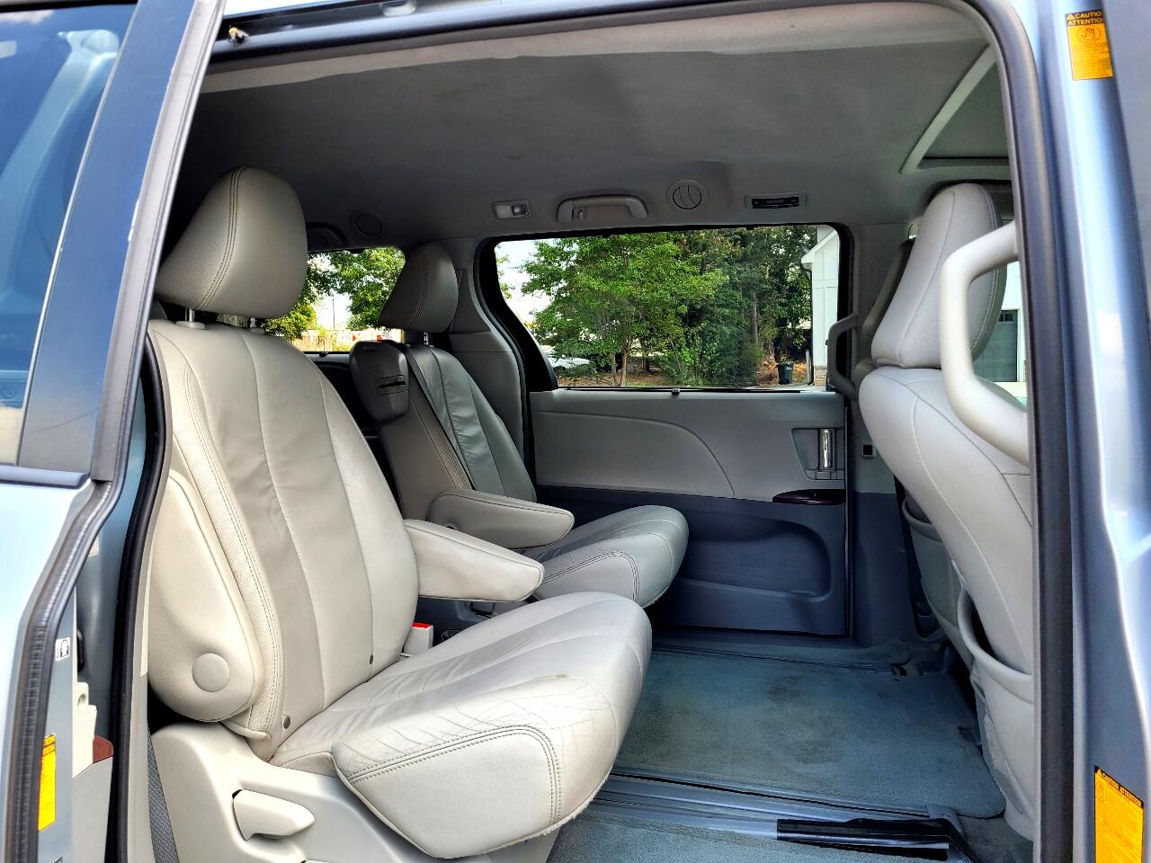 Toyota Sienna XLE FWD 8-Passenger V6 2014 Toyota Sienna XLE FWD 8-Passenger V6 2014