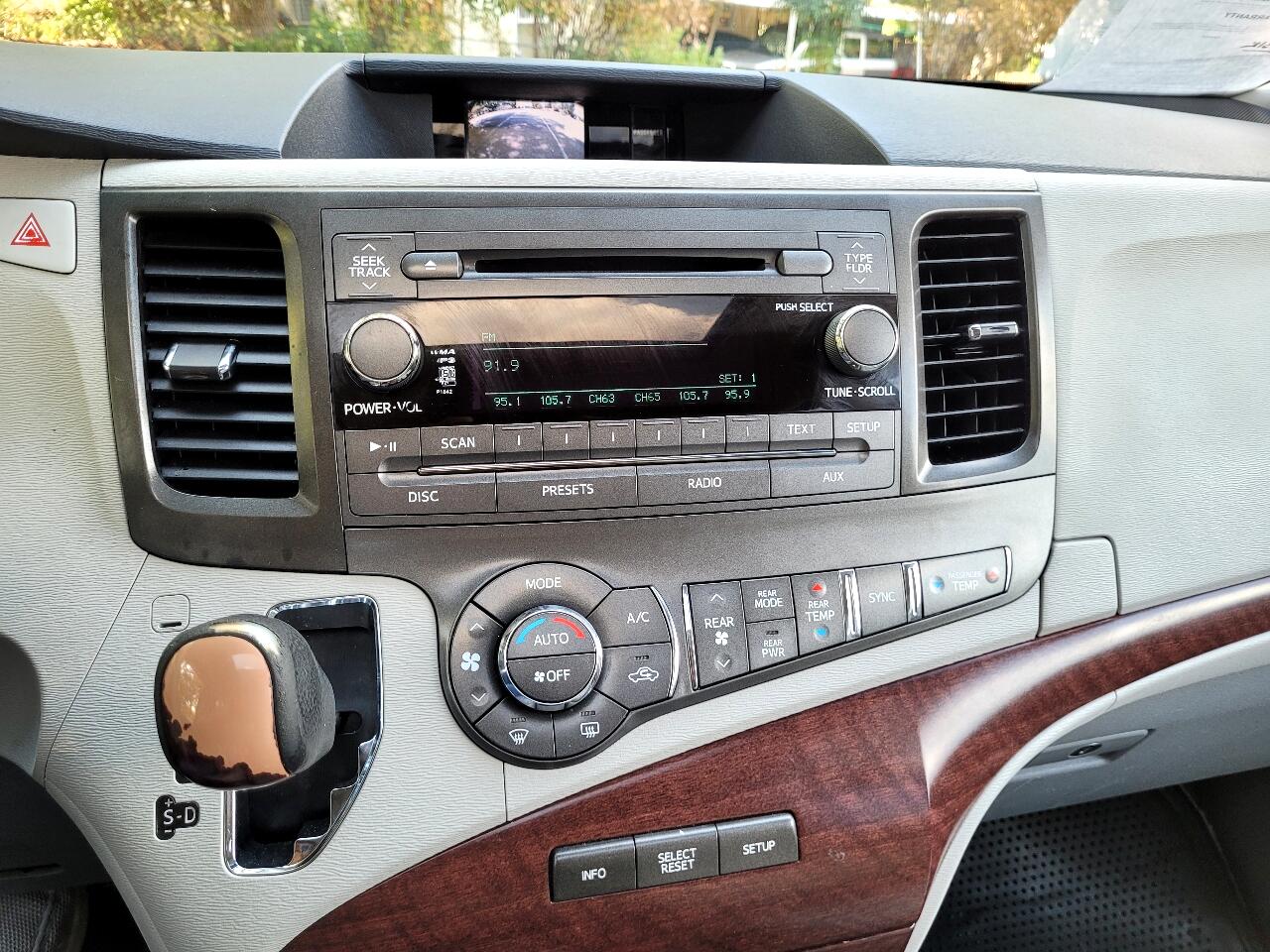 Toyota Sienna XLE FWD 8-Passenger V6 2014 Toyota Sienna XLE FWD 8-Passenger V6 2014