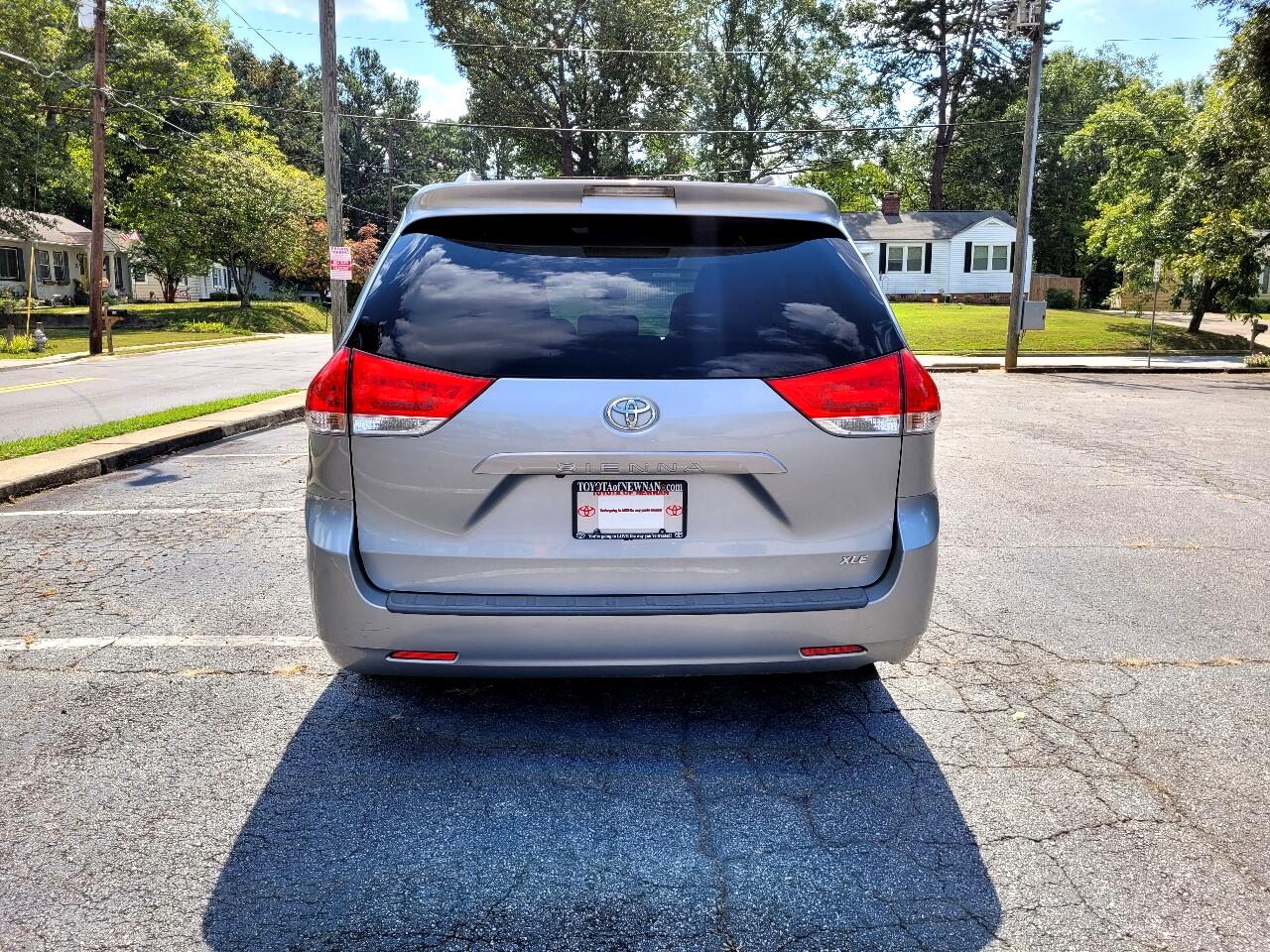 Toyota Sienna XLE FWD 8-Passenger V6 2014 Toyota Sienna XLE FWD 8-Passenger V6 2014