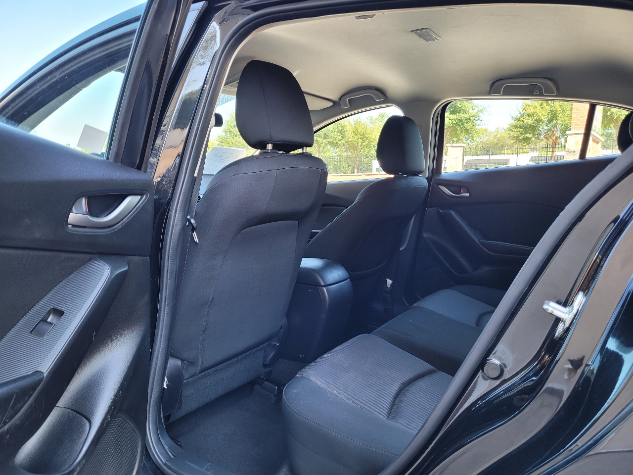 Mazda MAZDA3 i Touring AT 5-Door 2015 Mazda MAZDA3 i Touring AT 5-Door 2015