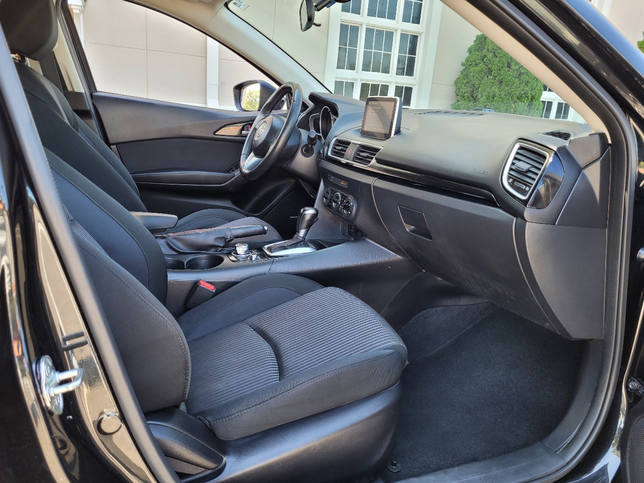 Mazda MAZDA3 i Touring AT 5-Door 2015 Mazda MAZDA3 i Touring AT 5-Door 2015