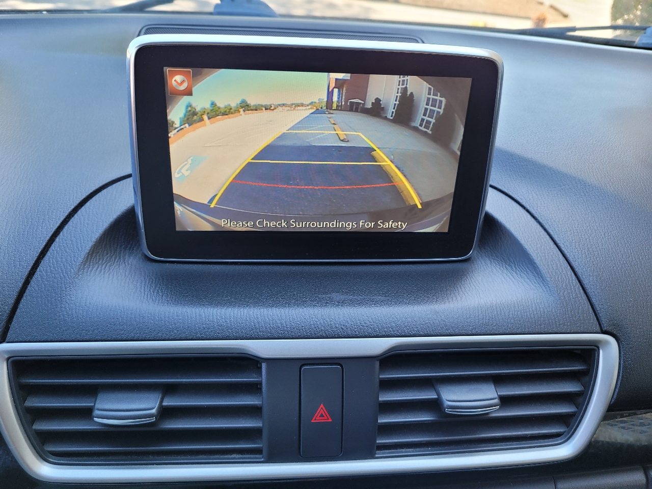 Mazda MAZDA3 i Touring AT 5-Door 2015 Mazda MAZDA3 i Touring AT 5-Door 2015