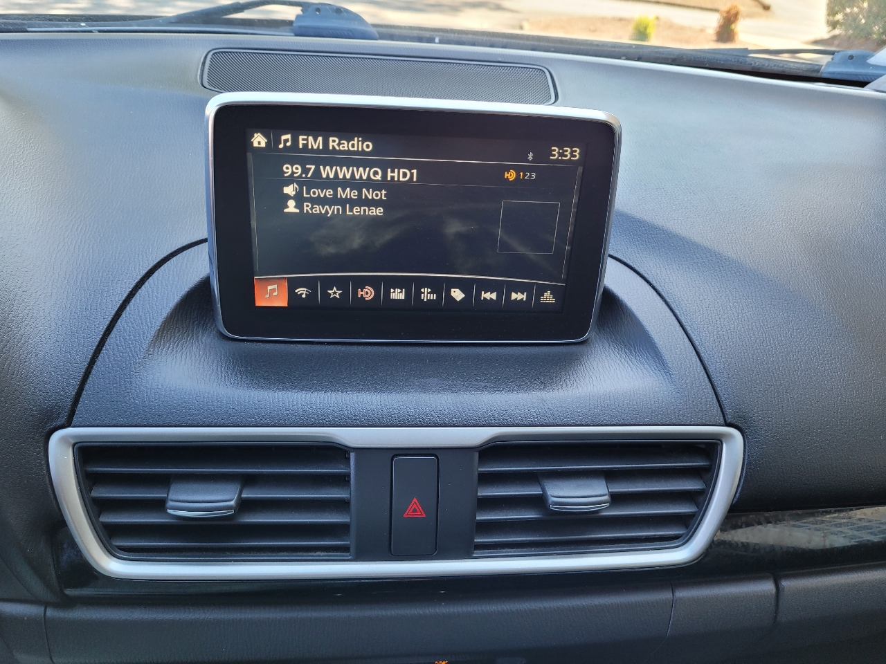 Mazda MAZDA3 i Touring AT 5-Door 2015 Mazda MAZDA3 i Touring AT 5-Door 2015