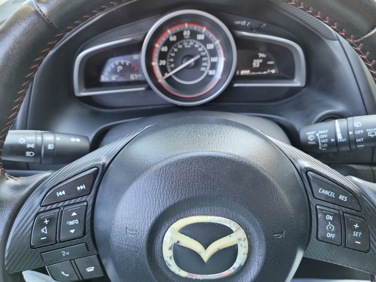 Mazda MAZDA3 i Touring AT 5-Door 2015 Mazda MAZDA3 i Touring AT 5-Door 2015