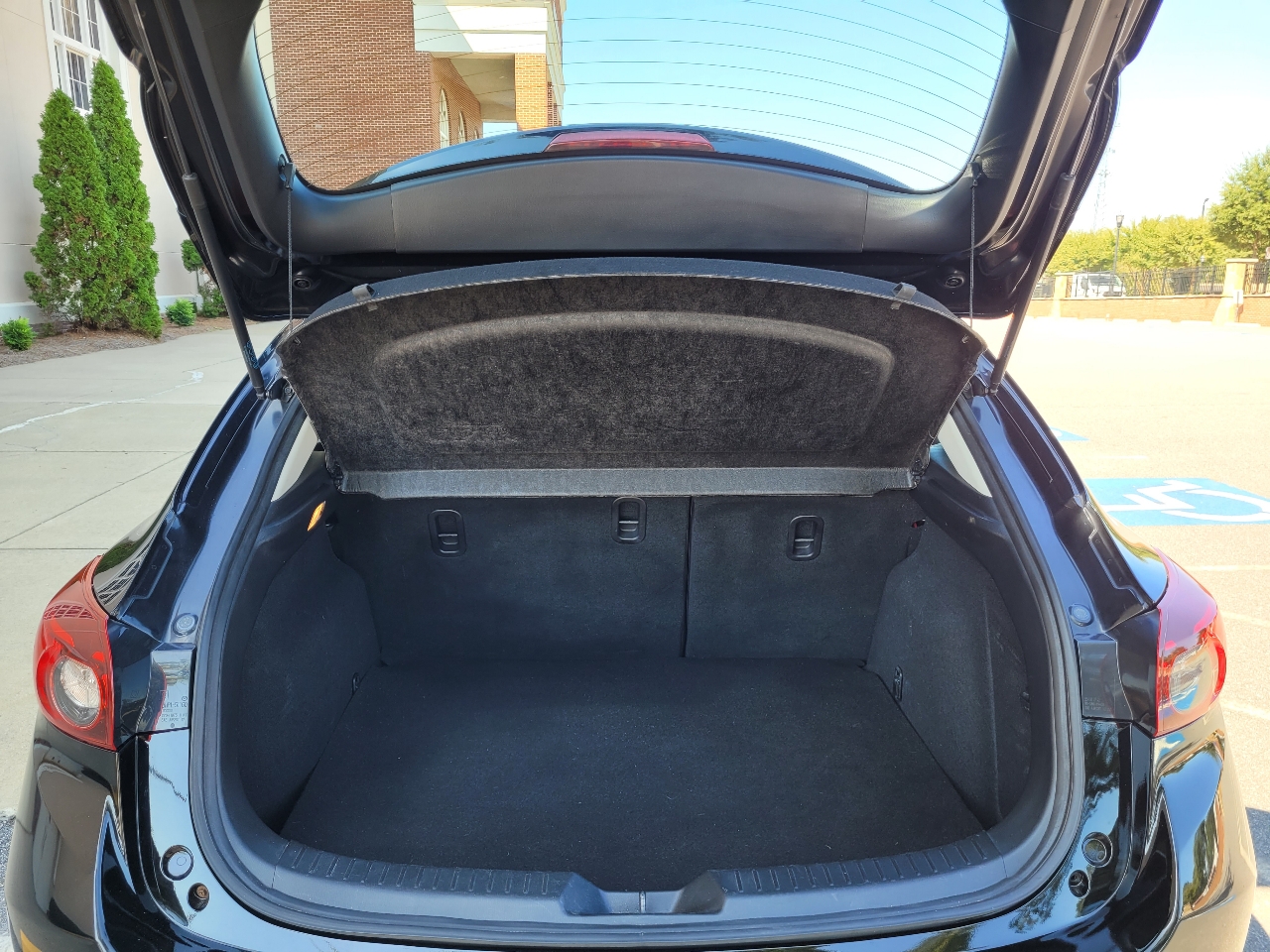 Mazda MAZDA3 i Touring AT 5-Door 2015 Mazda MAZDA3 i Touring AT 5-Door 2015