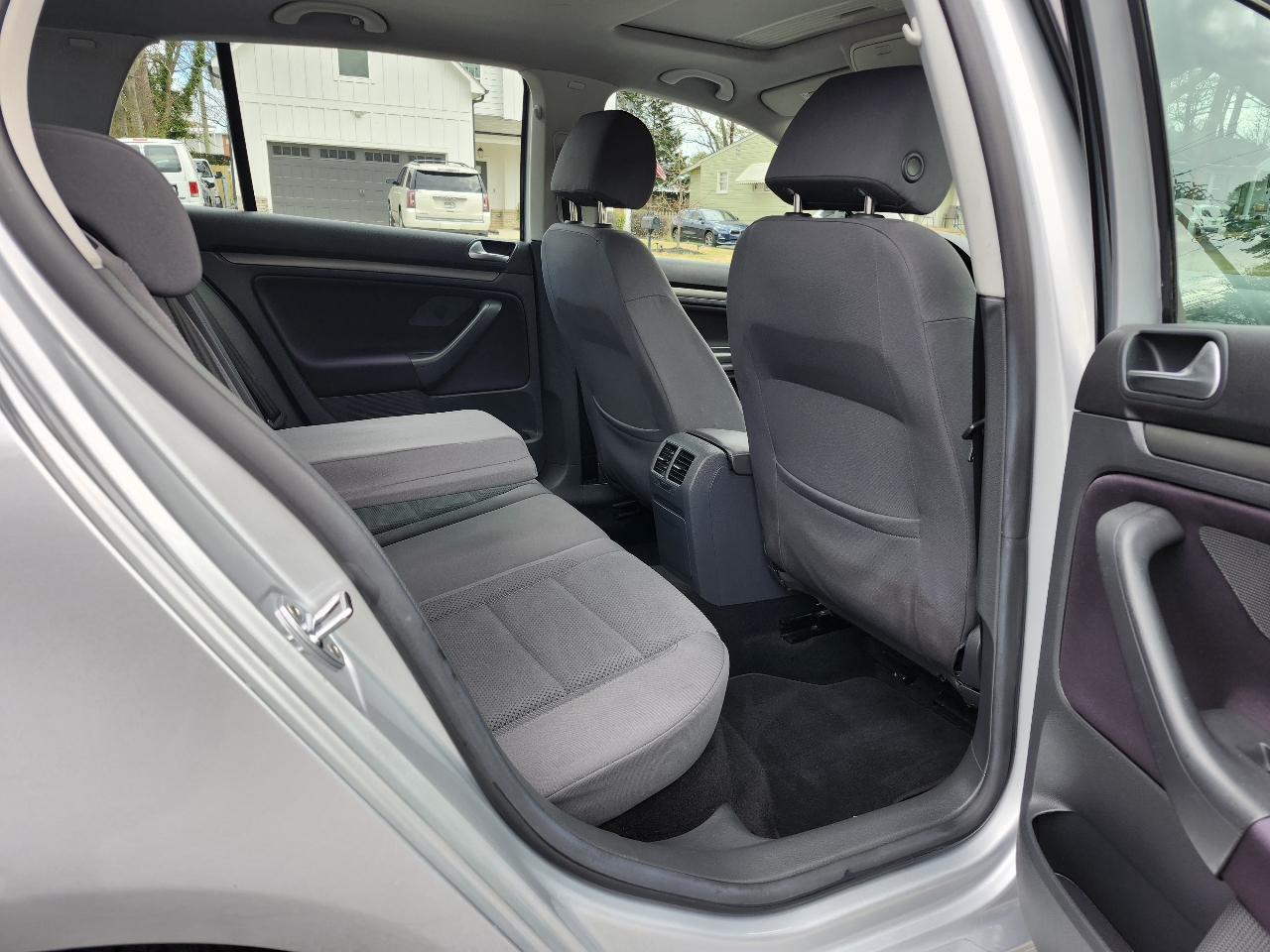 Volkswagen Rabbit 4-Door 2006