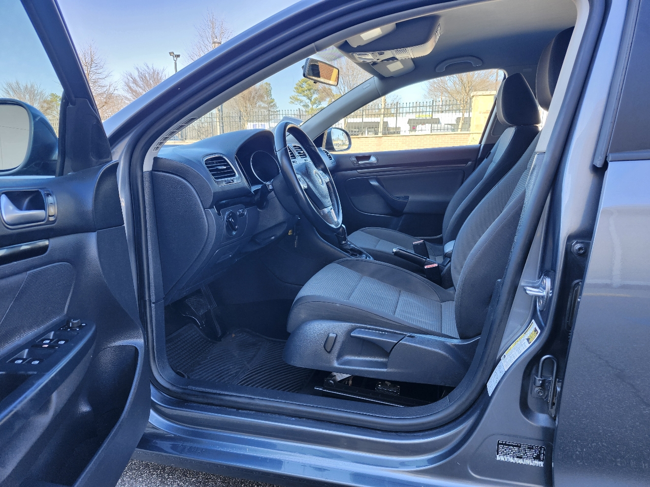 Volkswagen Jetta SportWagen 2.5L SE PZEV 2013