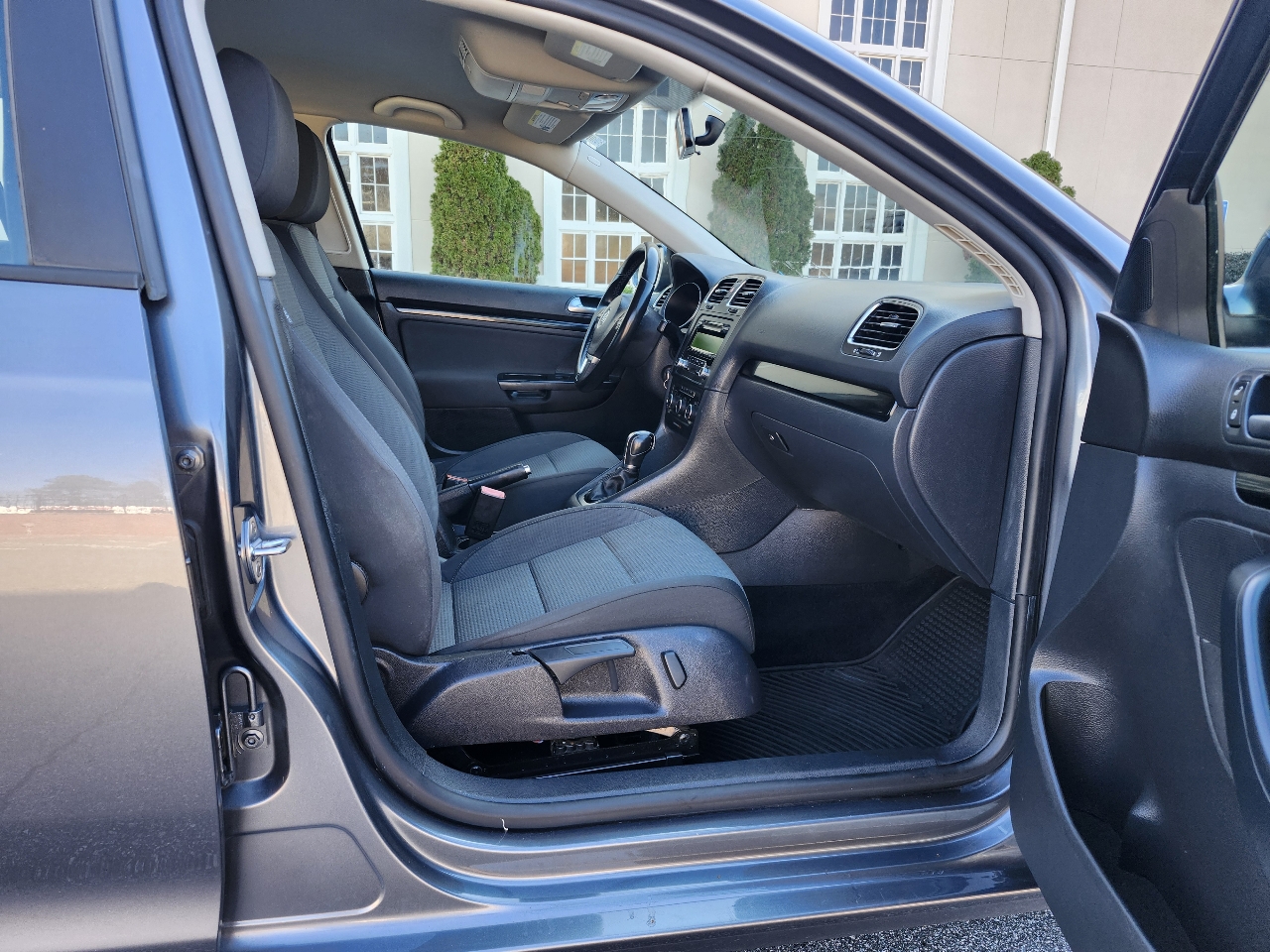 Volkswagen Jetta SportWagen 2.5L SE PZEV 2013