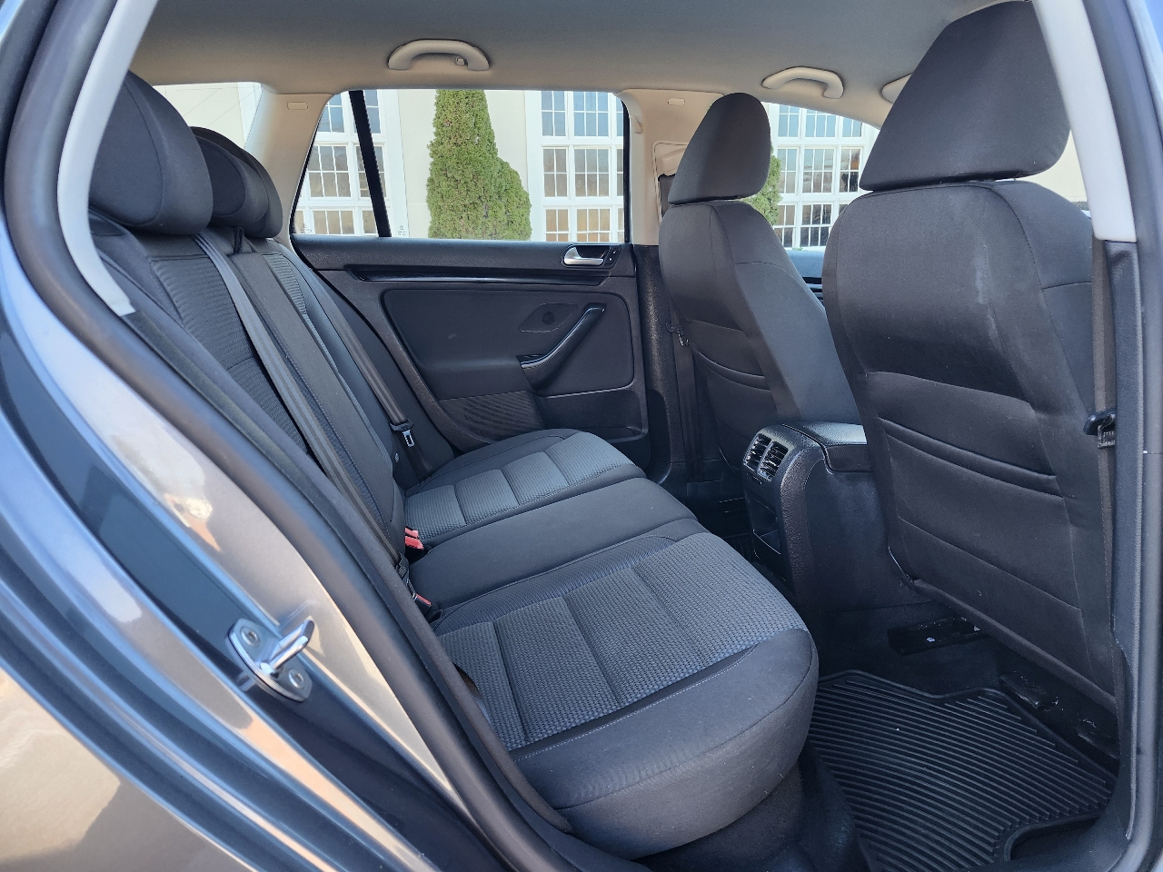 Volkswagen Jetta SportWagen 2.5L SE PZEV 2013