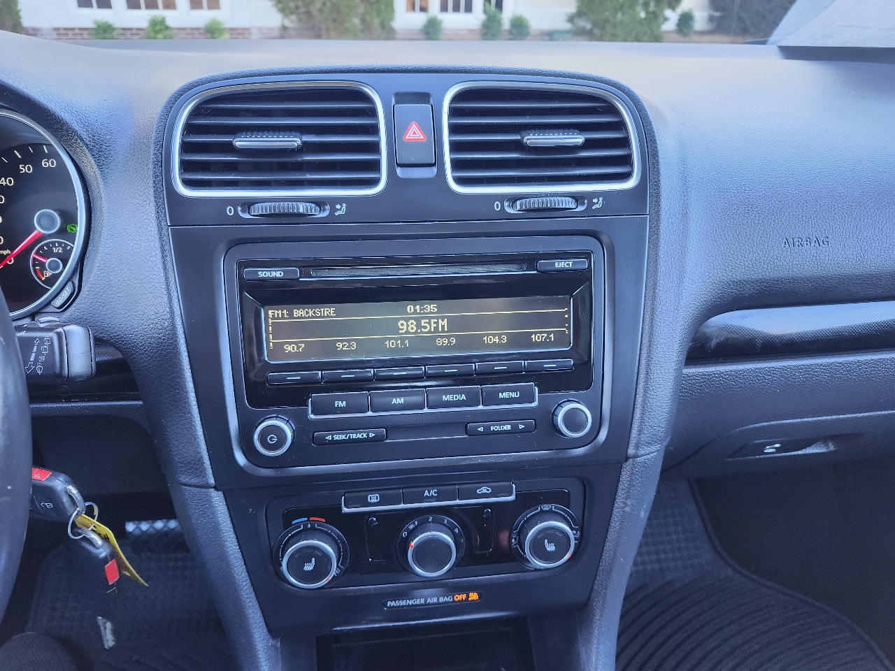 Volkswagen Jetta SportWagen 2.5L SE PZEV 2013