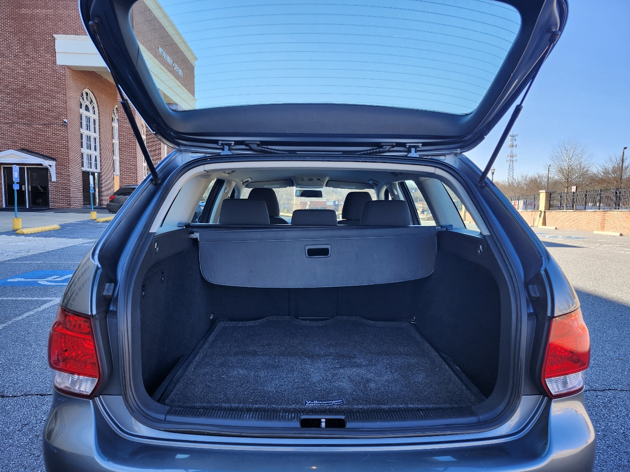 Volkswagen Jetta SportWagen 2.5L SE PZEV 2013