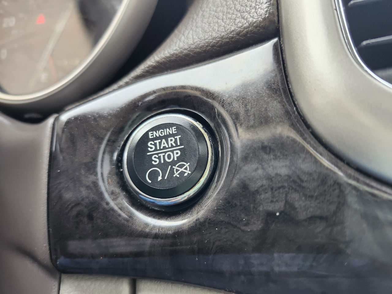 Jeep Grand Cherokee Laredo 2WD 2012