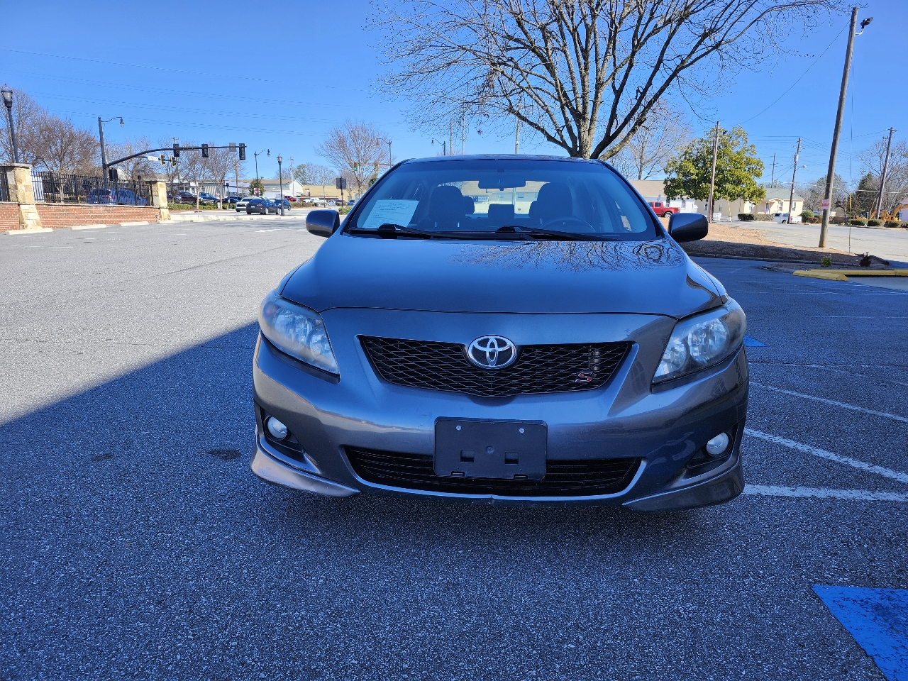 Toyota Corolla Base 5-Speed MT 2010