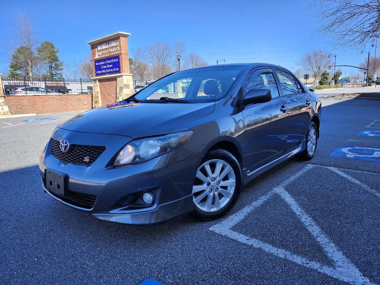 Toyota Corolla Base 5-Speed MT 2010