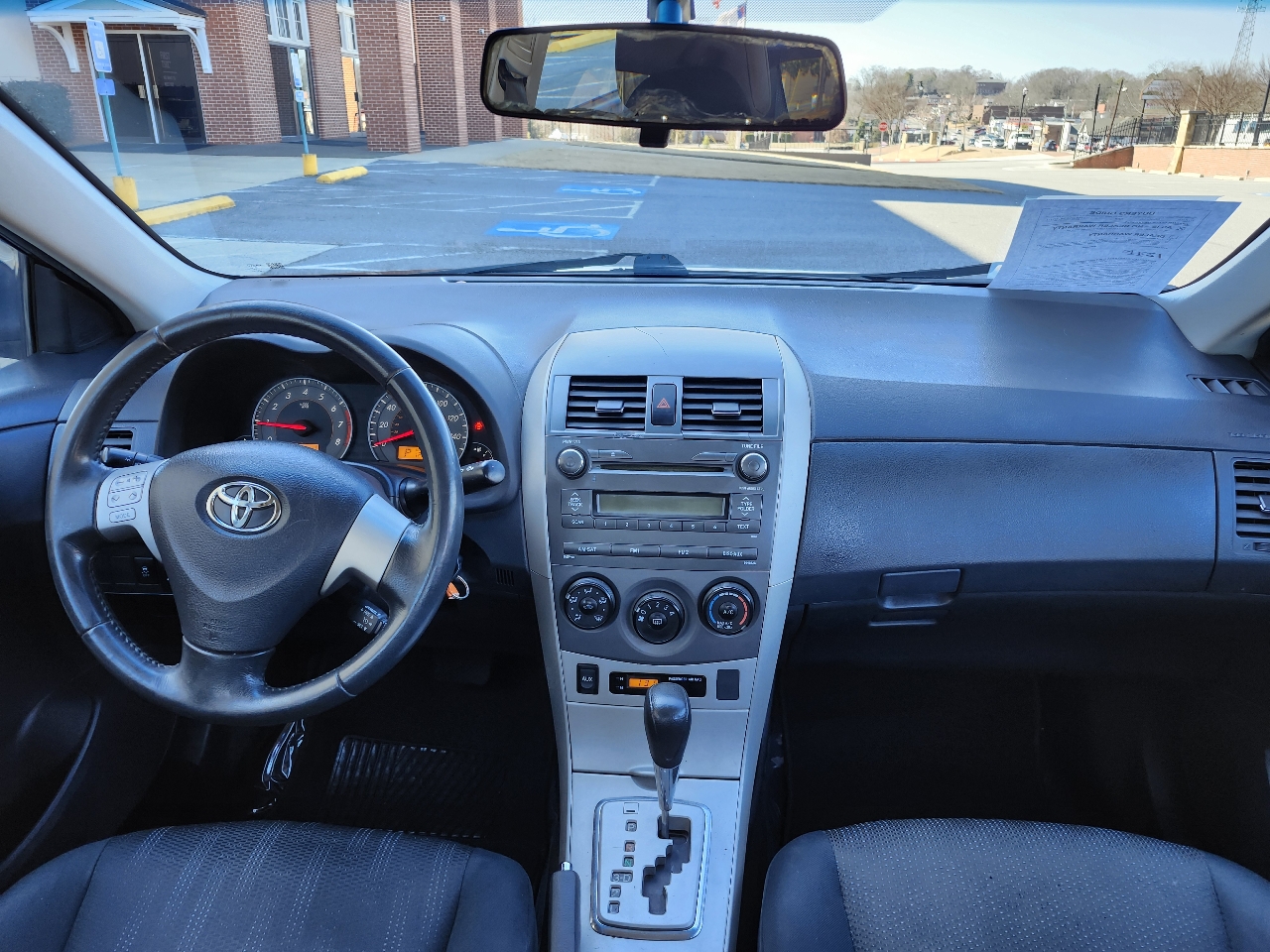 Toyota Corolla Base 5-Speed MT 2010