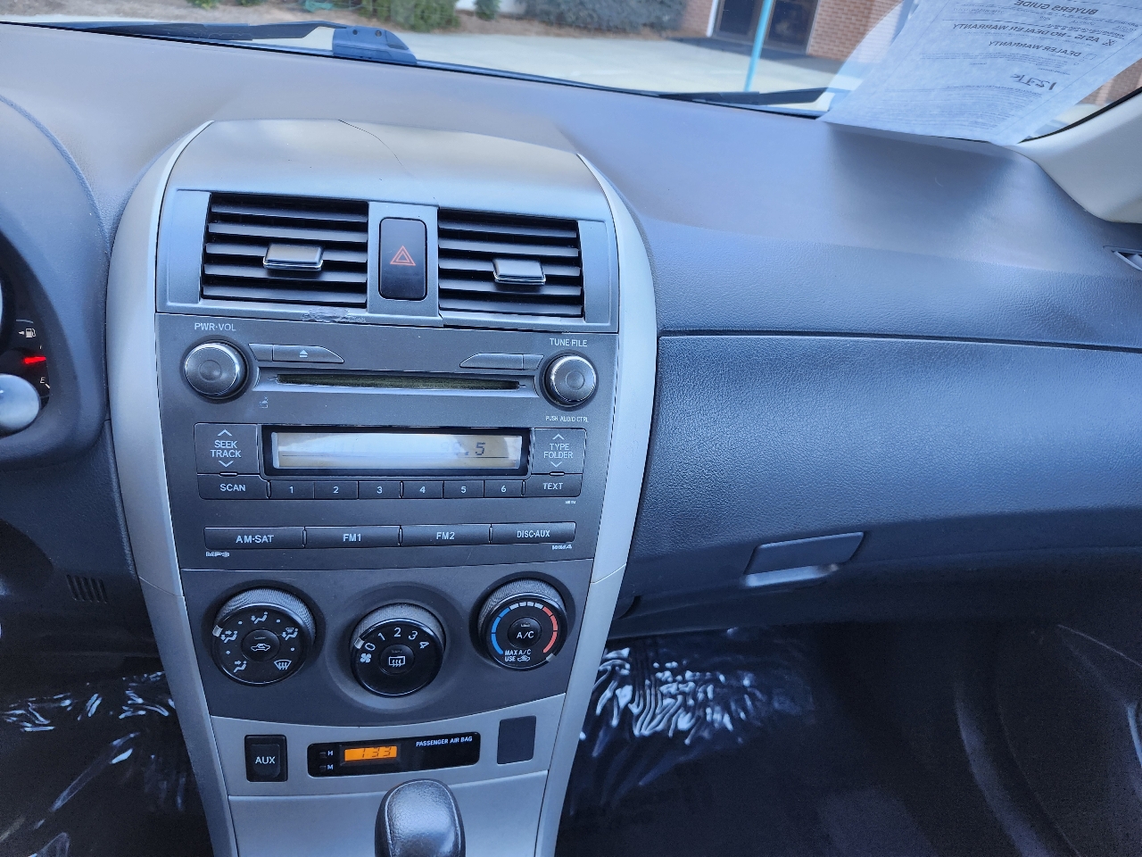 Toyota Corolla Base 5-Speed MT 2010