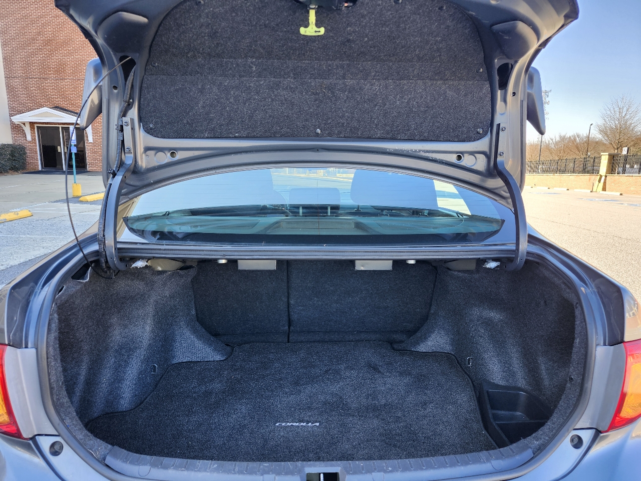 Toyota Corolla Base 5-Speed MT 2010