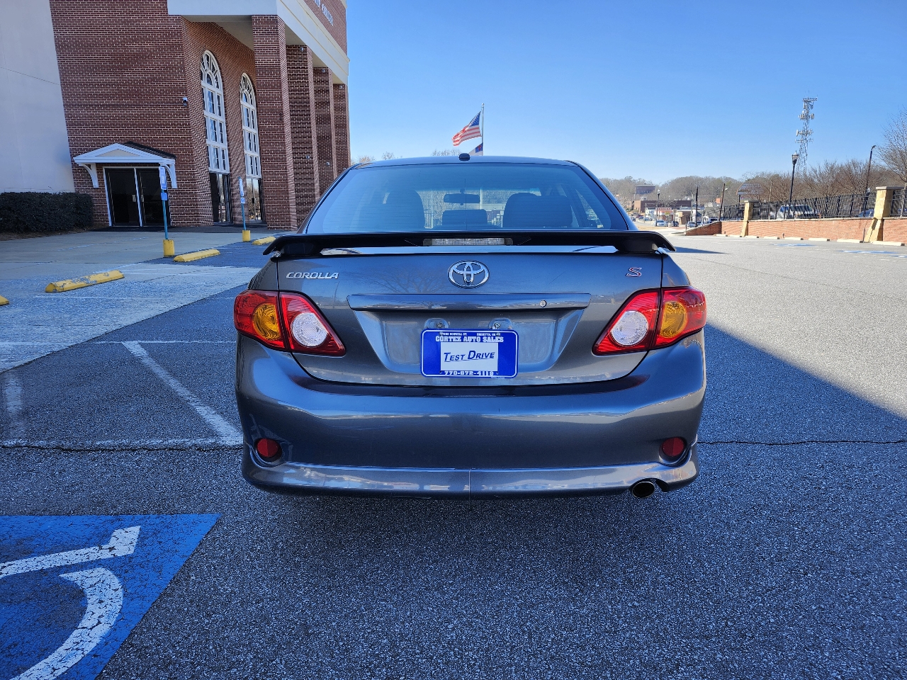 Toyota Corolla Base 5-Speed MT 2010