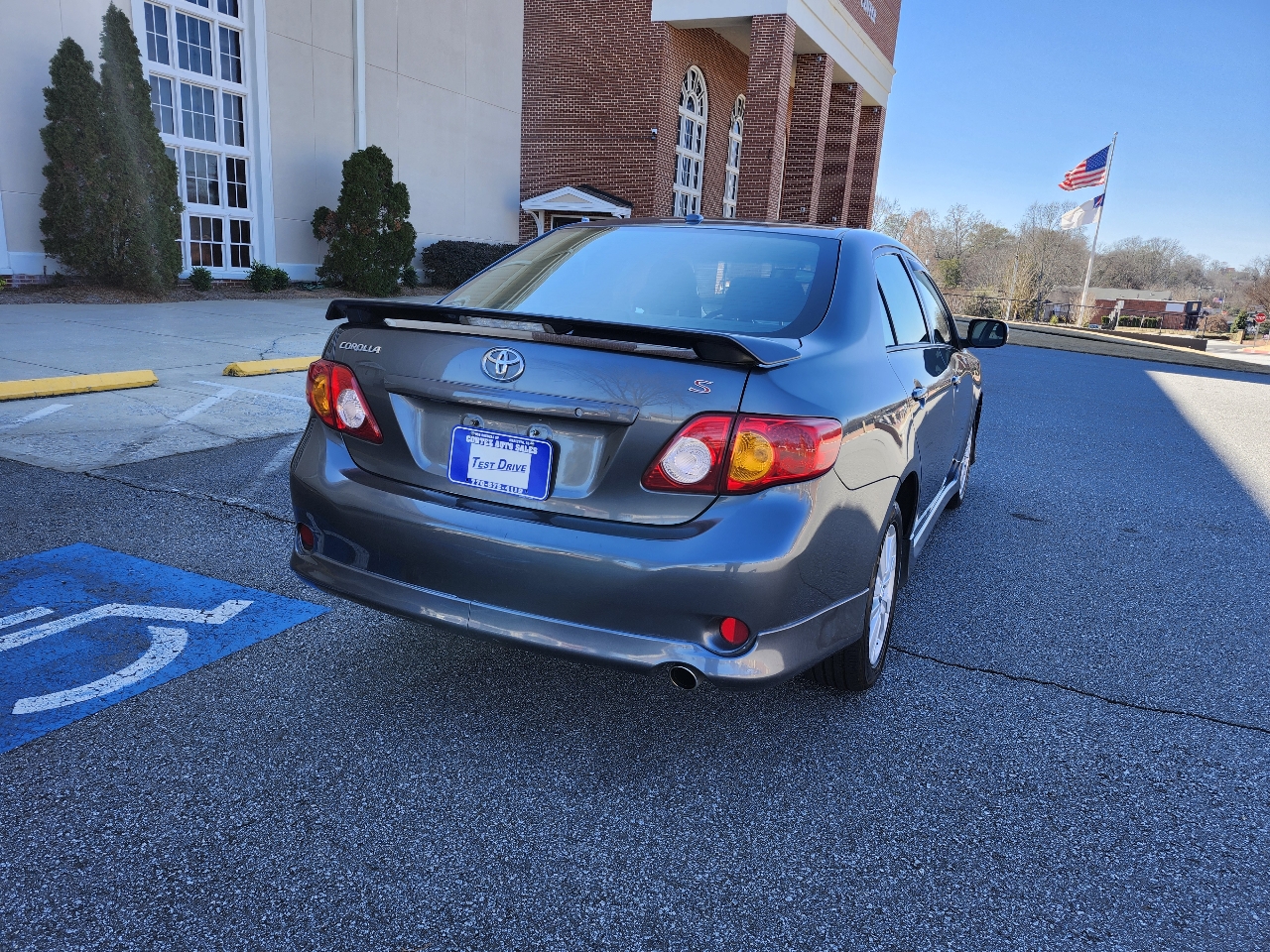 Toyota Corolla Base 5-Speed MT 2010